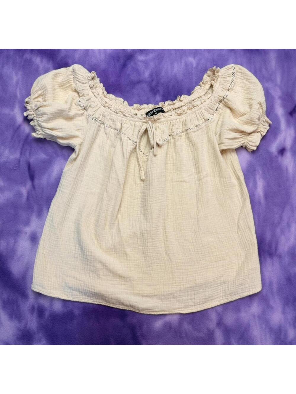 Scarlet darkness Cream babydoll top with ruffles and lace details